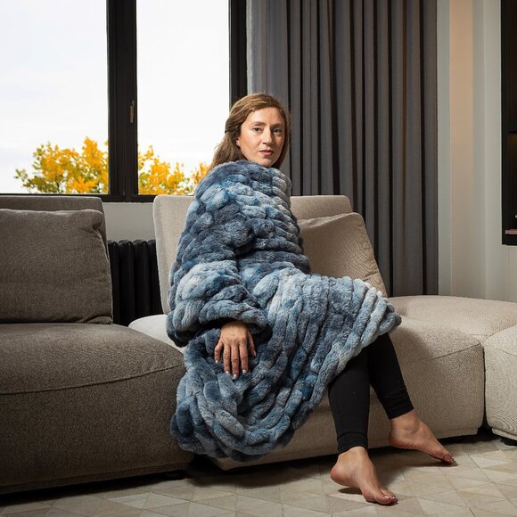 Luxe Home Decor Signature Faux Fur Throw | 1-Piece | Cony ice blue | 50"x60" - Picture 2 of 7